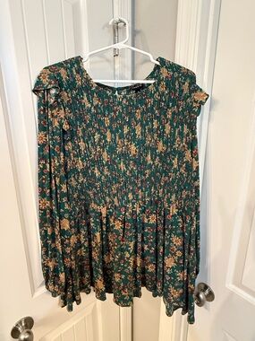 Torrid brand women’s  Green Floral Smocked Peasant Top